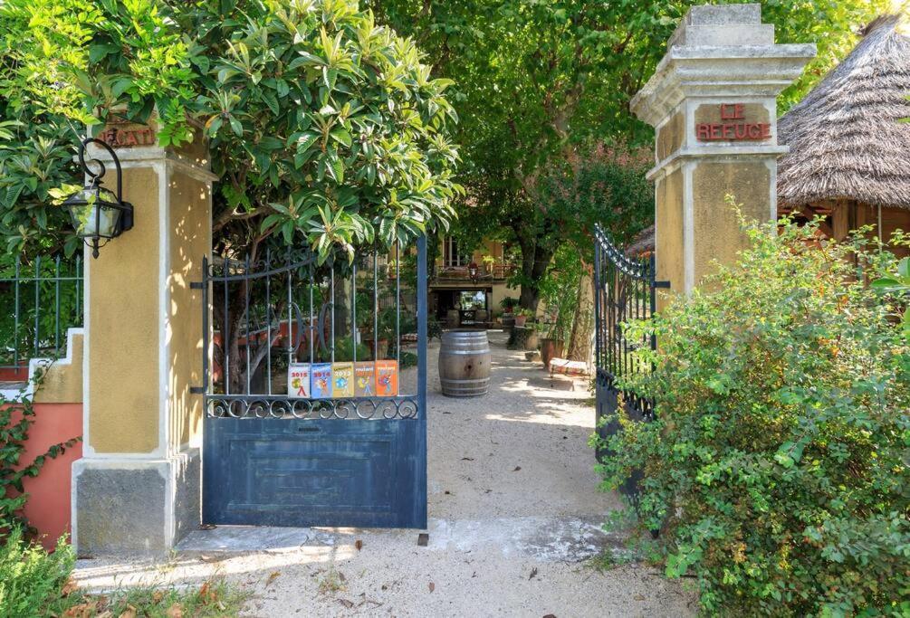 Les Gites De Grand Pere Jules Violès Buitenkant foto